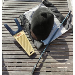 Lot bombe/ cravache/ retire-bottes