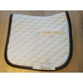 Tapis dressage Kingsland blanc double liseré bleu nuit et paillettes bleu - t. cheval