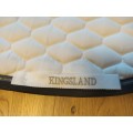 Tapis dressage Kingsland blanc double liseré bleu nuit et paillettes bleu - t. cheval