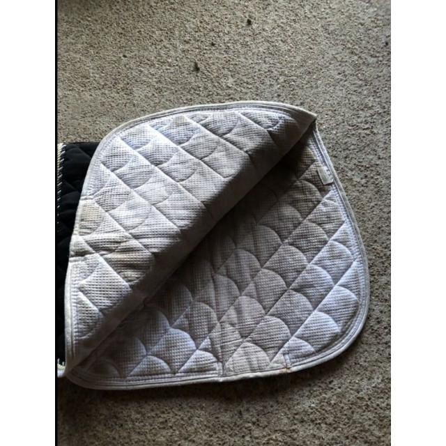 Tapis noir HAGG