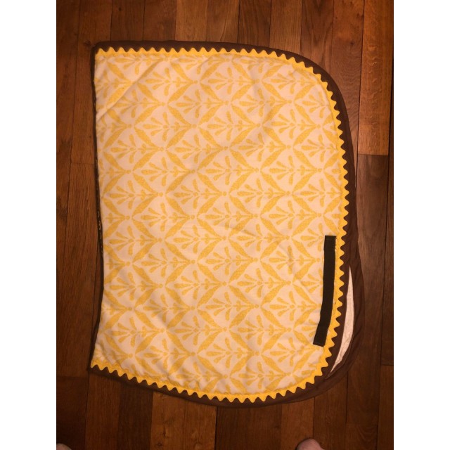 tapis fait mains jaune et marron taille cob