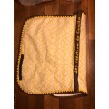tapis fait mains jaune et marron taille cob