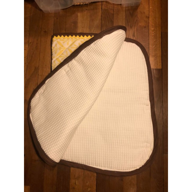 tapis fait mains jaune et marron taille cob