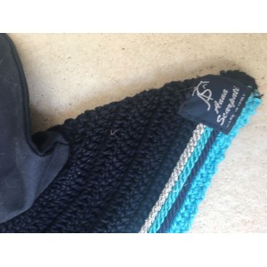 Bonnet Anna Scarpati bleu marine et turquoise taille cheval
