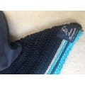 Bonnet Anna Scarpati bleu marine et turquoise taille cheval
