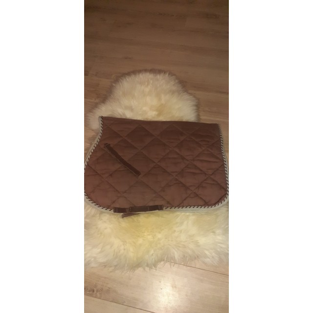 Tapis marron équithème