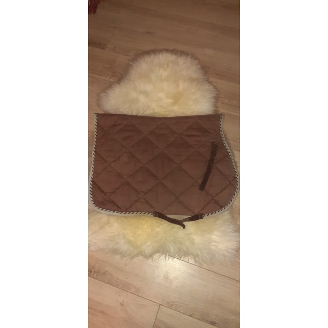 Tapis marron équithème