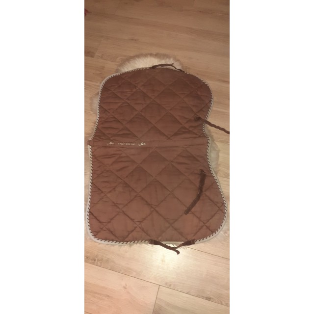 Tapis marron équithème