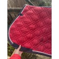 Tapis de selle rouge