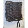 Tapis HKM Gently Dressage noir et doré FULL