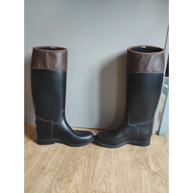 Bombe, bottes,sac à bombe