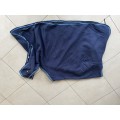 Couvre reins bleu marine taille 125 cm polaire