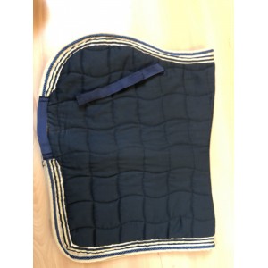 Tapis bleu marine et beige