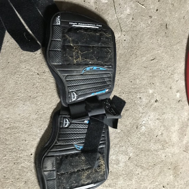 Protections cross veredus