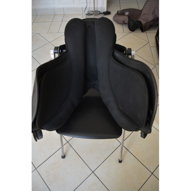 Selle synthétique en très bon état toute équipée !