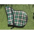 Tapis poney en forme de selle à carreaux