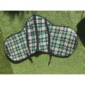 Tapis poney en forme de selle à carreaux