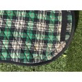 Tapis poney en forme de selle à carreaux