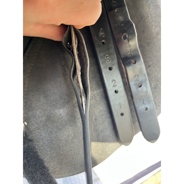 Selle mixte noir 16 pouces Teckna