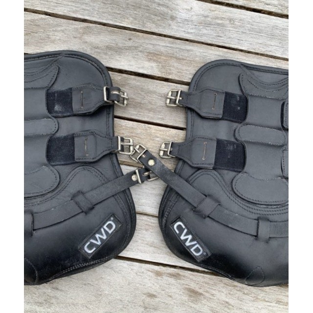 Guêtres en cuir noir à boucles CWD