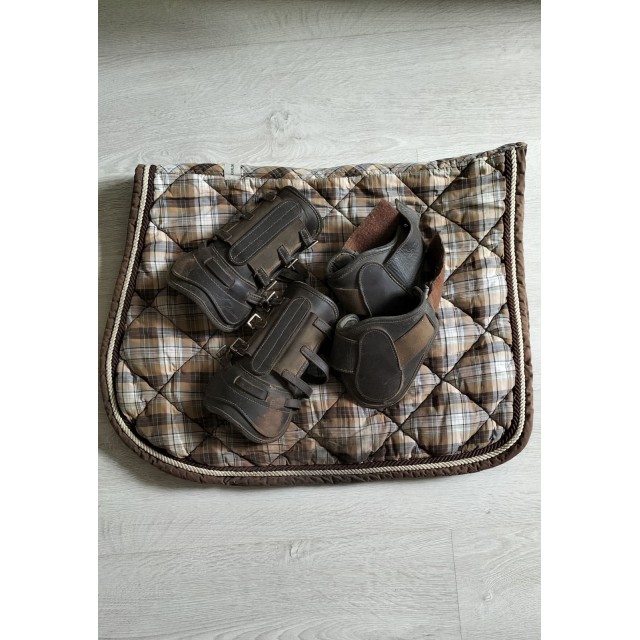 Ensemble de protections en cuir