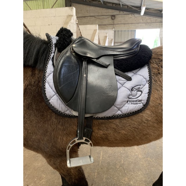 Selle forestier en cuir noir taille 16,5
