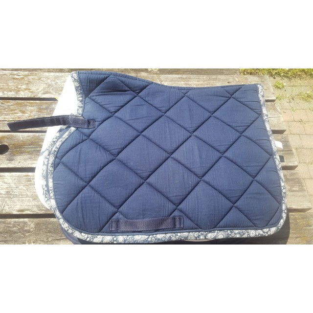 Tapis bleu marine bord blanc