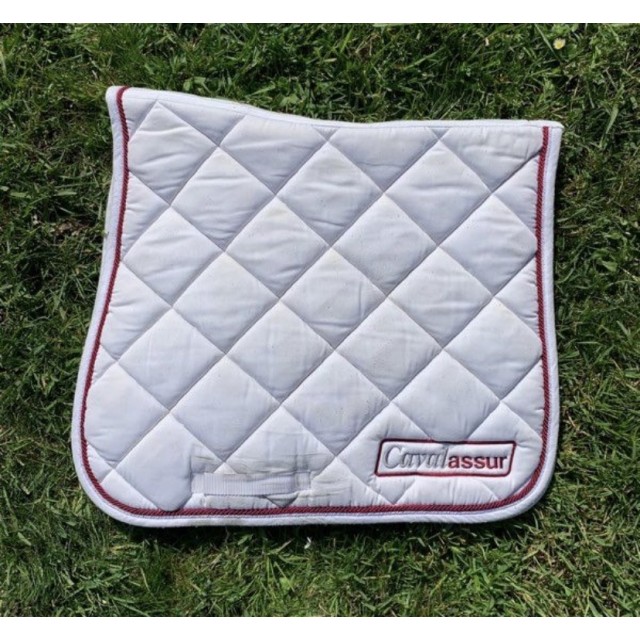 Tapis de selle cheval blanc dressage Cavalassur