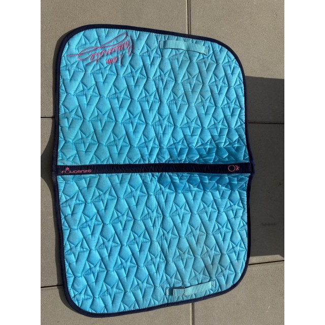 Tapis bleu turquoise