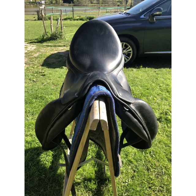 Selle de dressage noire CHILDERIC