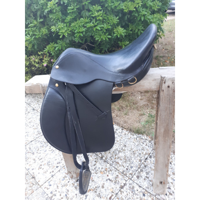 Selle de dressage en cuir 17,5 pouces