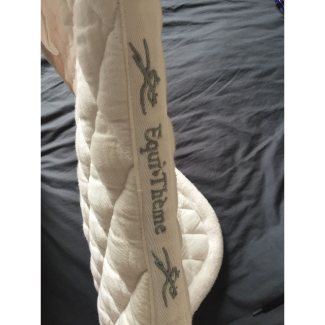 Tapis blanc équi-thème