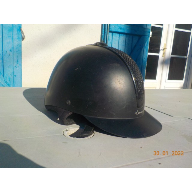 Bombe d'équitation 1 taille 55 l'autre taille 54
