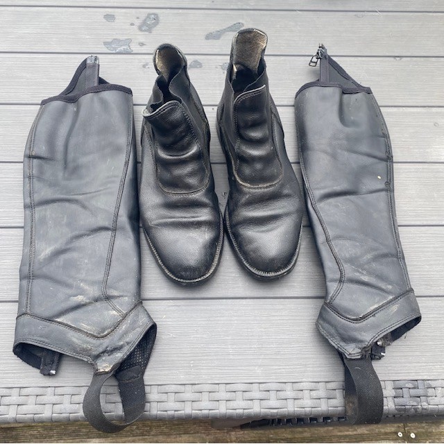 ensemble boots + chaps