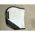Tapis blanc noir pailleté