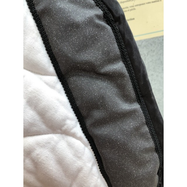 Tapis blanc noir pailleté