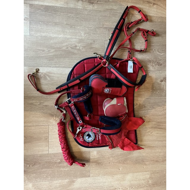 Ensemble tapis + bonnet rouge comme neuf !