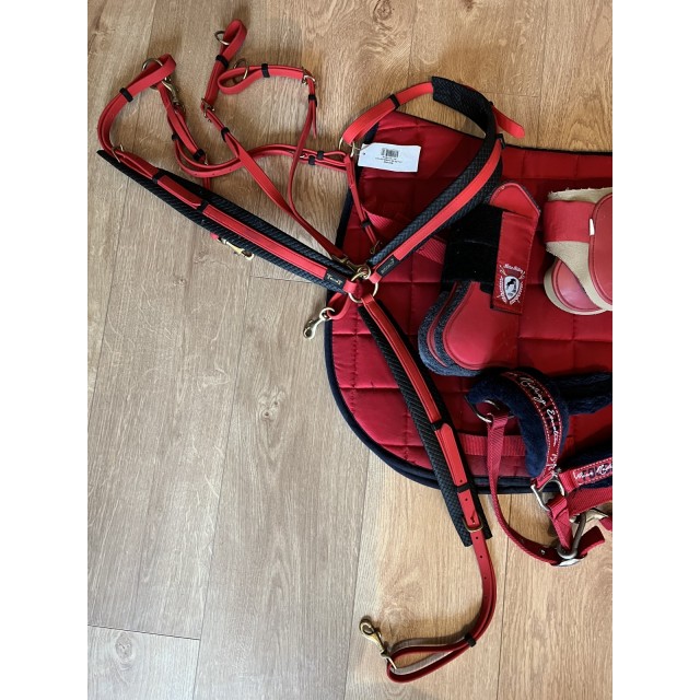 Ensemble tapis + bonnet rouge comme neuf !
