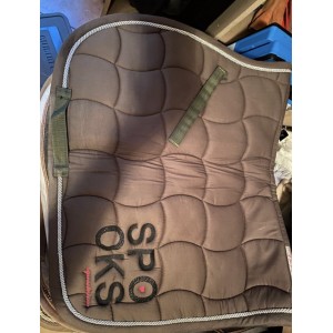 Tapis vert kaki spooks