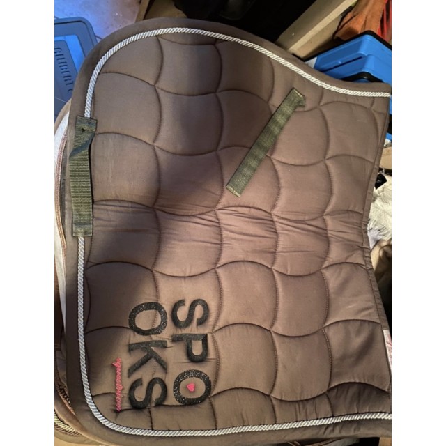 Tapis vert kaki spooks