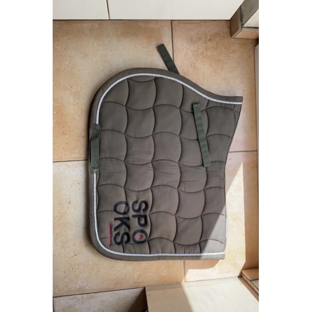 Tapis vert kaki spooks