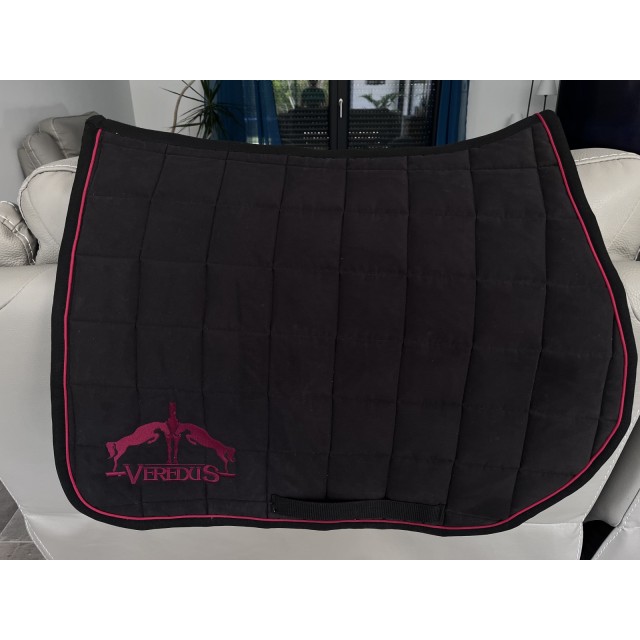 Tapis veredus noir et bordeaux