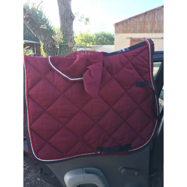 Tapis equiline  +bonnet bordeau