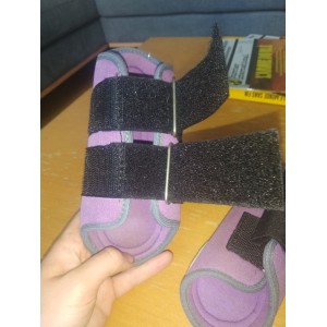Protections violettes taille poney