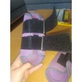 Protections violettes taille poney
