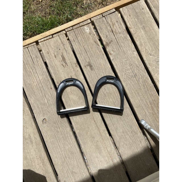 Étrier jin stirrup