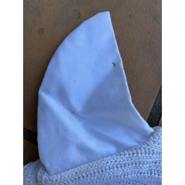 Bonnet blanc liseré doré