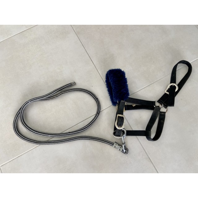 Licol noir avec moumoute