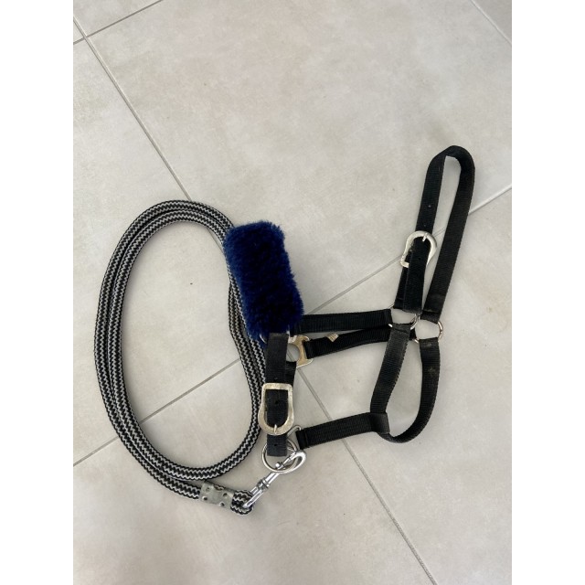 Licol noir avec moumoute