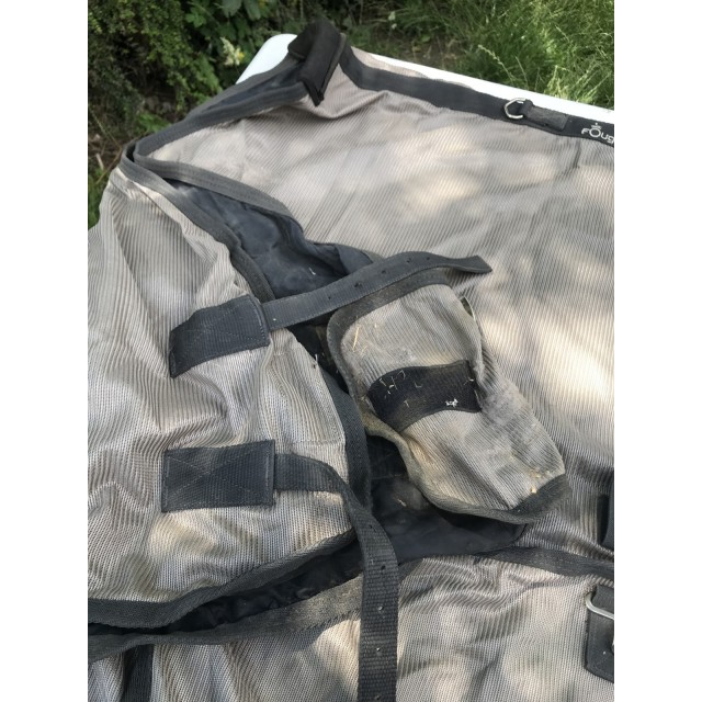 Couverture anti-insectes avec cou